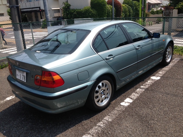 BMW 320iA　　新車 中古車 デソート