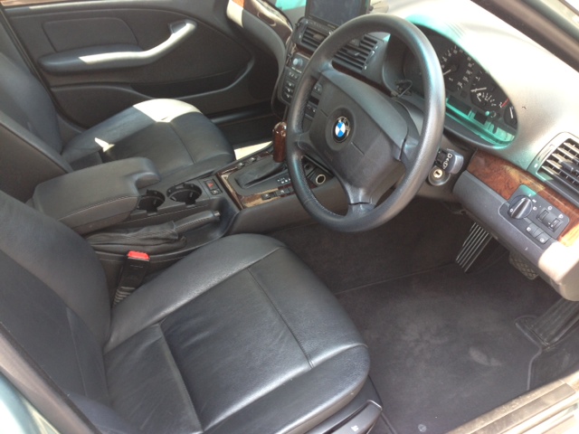 BMW 320iA　　新車 中古車 デソート